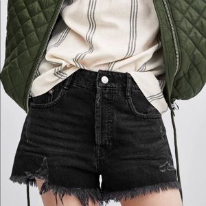 (SOLD) Zara TRF High Rise Black Denim Shorts, 4 ⚡️